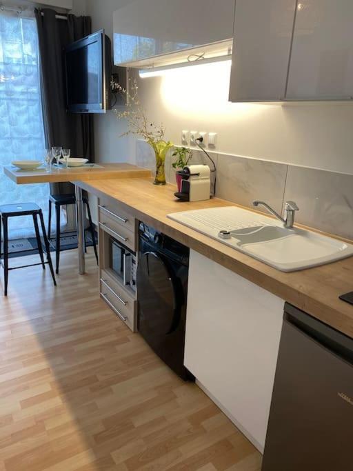 Le Cosy Tassin - Rez De Jardin Lägenhet Exteriör bild